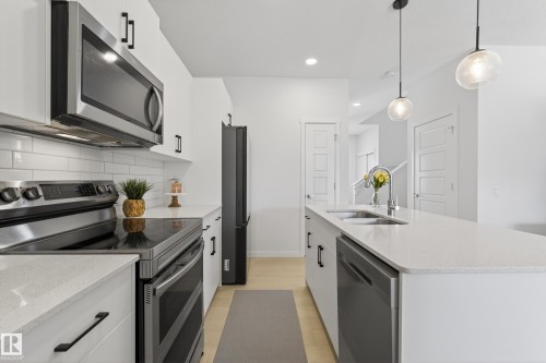 3670 Erlanger Road, Edmonton, AB - Indoor Photo Showing Kitchen With Double Sink With Upgraded Kitchen
