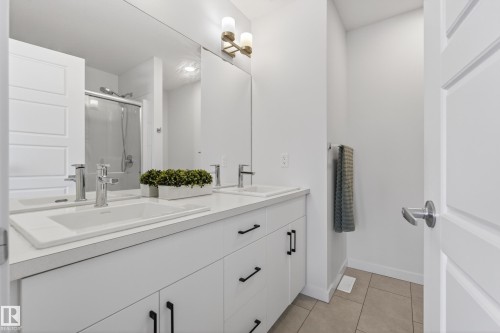 3670 Erlanger Road, Edmonton, AB - Indoor Photo Showing Bathroom