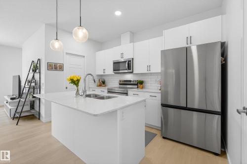 3670 Erlanger Road, Edmonton, AB - Indoor Photo Showing Kitchen With Double Sink With Upgraded Kitchen