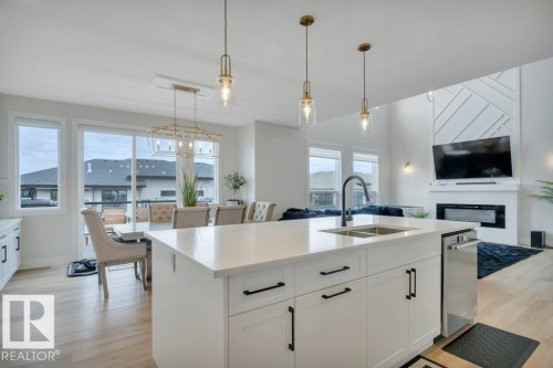 38 Avonlea Way, Spruce Grove, AB - Indoor Photo Showing Kitchen With Double Sink With Upgraded Kitchen