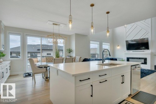 38 Avonlea Way, Spruce Grove, AB - Indoor Photo Showing Kitchen With Double Sink With Upgraded Kitchen