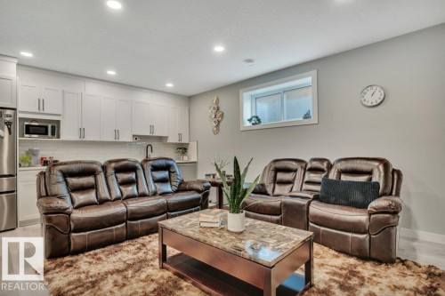 38 Avonlea Way, Spruce Grove, AB - Indoor Photo Showing Living Room