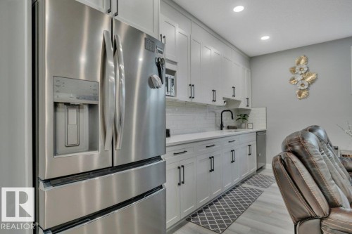 38 Avonlea Way, Spruce Grove, AB - Indoor Photo Showing Kitchen