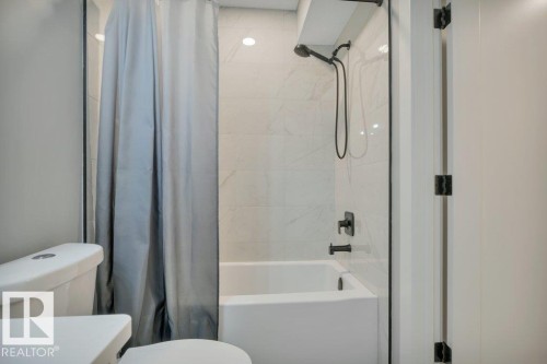 38 Avonlea Way, Spruce Grove, AB - Indoor Photo Showing Bathroom