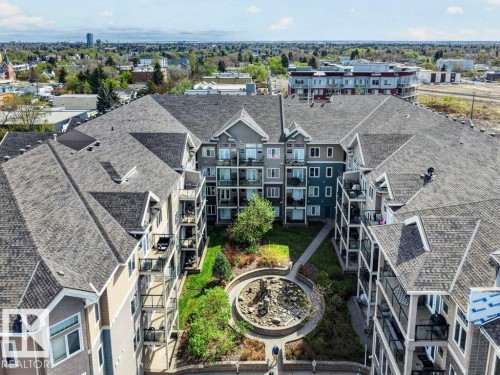 Central courtyard featuring a fountain and mature landscaping - 223 10121 80 Avenue, Edmonton, AB - Outdoor