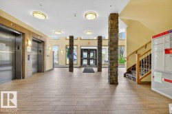 Spacious lobby f - 