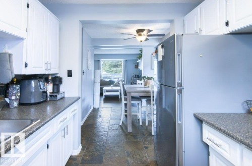 311 Northgate Terrace, Edmonton, AB - Indoor Photo Showing Kitchen