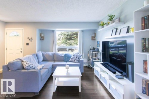 311 Northgate Terrace, Edmonton, AB - Indoor Photo Showing Living Room