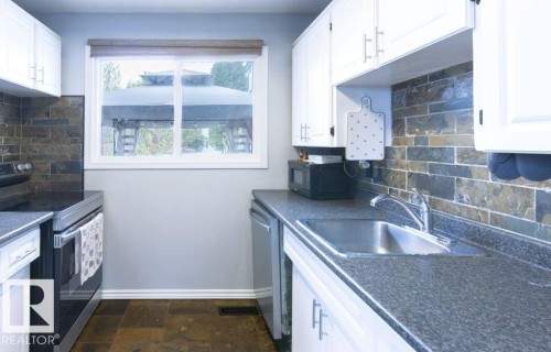 311 Northgate Terrace, Edmonton, AB - Indoor Photo Showing Kitchen