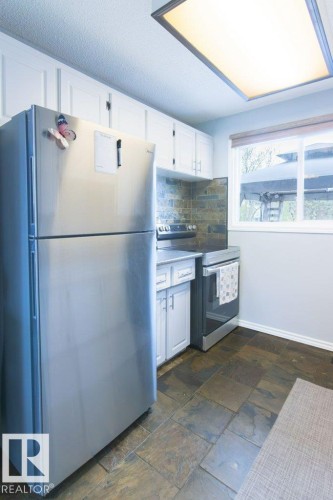 311 Northgate Terrace, Edmonton, AB - Indoor Photo Showing Kitchen