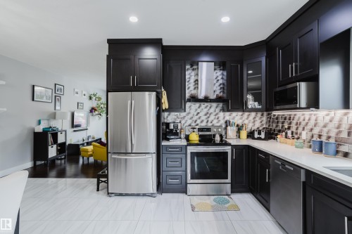 10508 153 Street, Edmonton, AB - Indoor Photo Showing Kitchen With Upgraded Kitchen