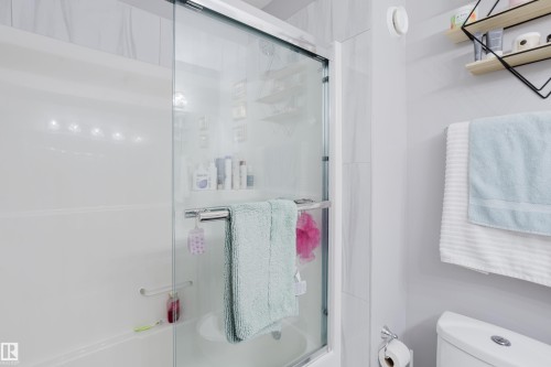 10508 153 Street, Edmonton, AB - Indoor Photo Showing Bathroom