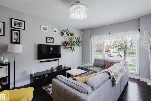 10508 153 Street, Edmonton, AB - Indoor Photo Showing Living Room