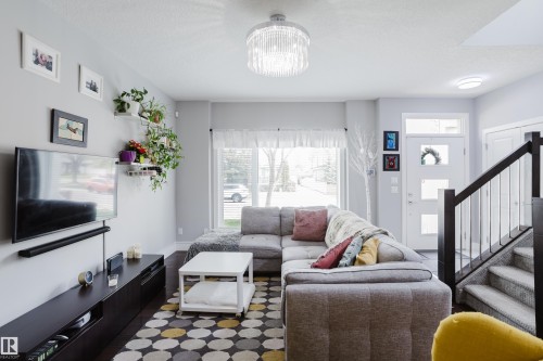 10508 153 Street, Edmonton, AB - Indoor Photo Showing Living Room