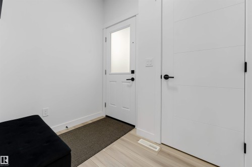 1340 11 Avenue, Edmonton, AB - Indoor Photo Showing Other Room