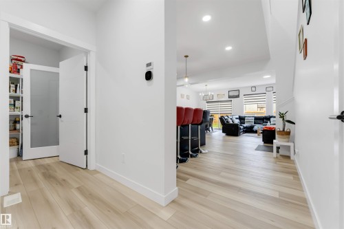 1340 11 Avenue, Edmonton, AB - Indoor Photo Showing Other Room