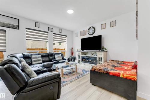 1340 11 Avenue, Edmonton, AB - Indoor Photo Showing Living Room