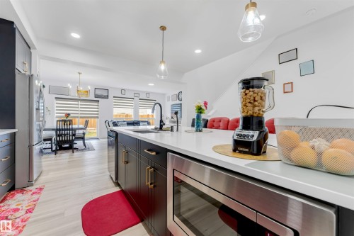 1340 11 Avenue, Edmonton, AB - Indoor Photo Showing Kitchen