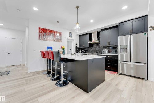 1340 11 Avenue, Edmonton, AB - Indoor Photo Showing Kitchen With Upgraded Kitchen