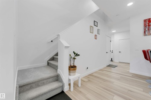 1340 11 Avenue, Edmonton, AB - Indoor Photo Showing Other Room