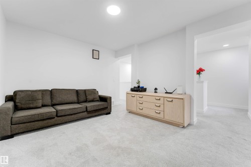 1340 11 Avenue, Edmonton, AB - Indoor Photo Showing Living Room