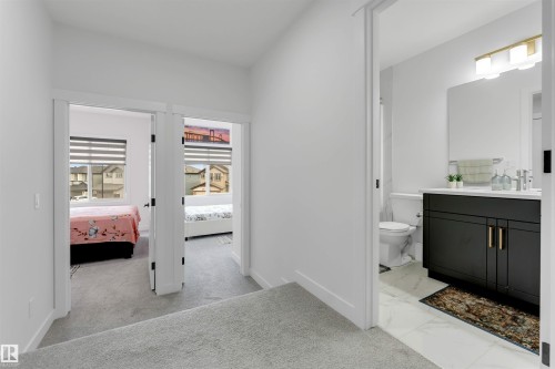 1340 11 Avenue, Edmonton, AB - Indoor Photo Showing Bathroom