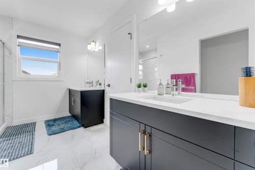 1340 11 Avenue, Edmonton, AB - Indoor Photo Showing Bathroom