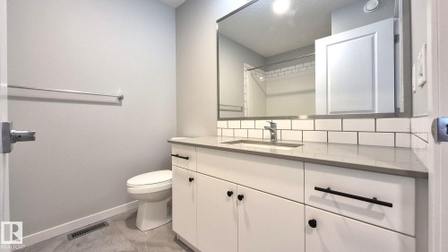 5120 23 Avenue, Edmonton, AB - Indoor Photo Showing Bathroom