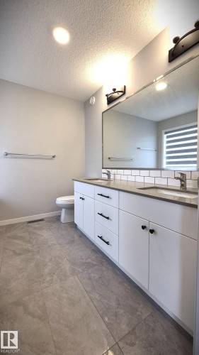 5120 23 Avenue, Edmonton, AB - Indoor Photo Showing Bathroom