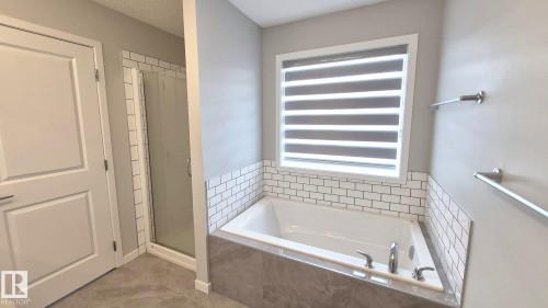 5120 23 Avenue, Edmonton, AB - Indoor Photo Showing Bathroom