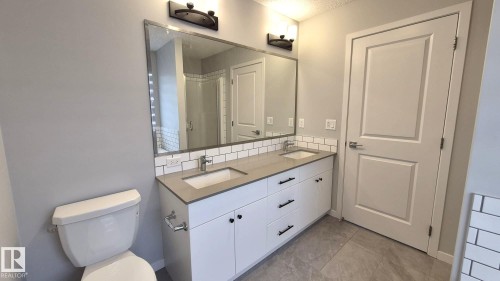 5120 23 Avenue, Edmonton, AB - Indoor Photo Showing Bathroom