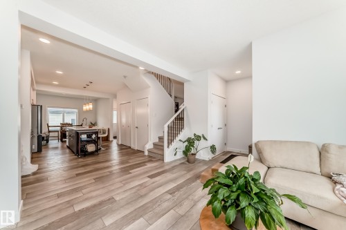 6620 46 Avenue, Beaumont, AB - Indoor Photo Showing Living Room