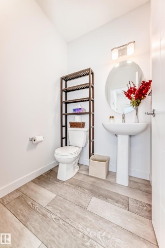 6620 46 Avenue, Beaumont, AB - Indoor Photo Showing Bathroom
