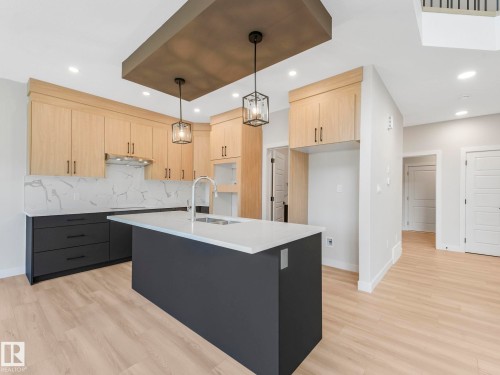 11 Dalquist Bay, Leduc, AB - Indoor Photo Showing Kitchen
