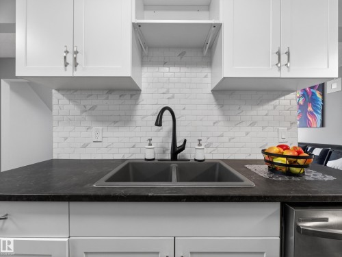 18F Callingwood Court, Edmonton, AB - Indoor Photo Showing Kitchen