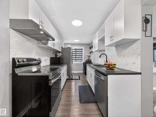 18F Callingwood Court, Edmonton, AB - Indoor Photo Showing Kitchen With Upgraded Kitchen