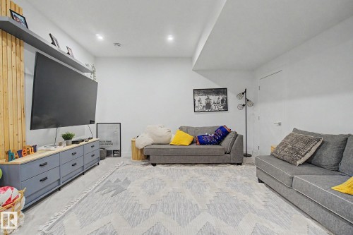11406 55 Avenue, Edmonton, AB - Indoor Photo Showing Living Room