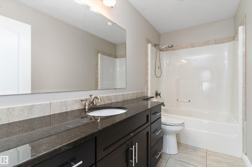 231 Greenfield Way, Fort Saskatchewan, AB - Indoor Photo Showing Bathroom