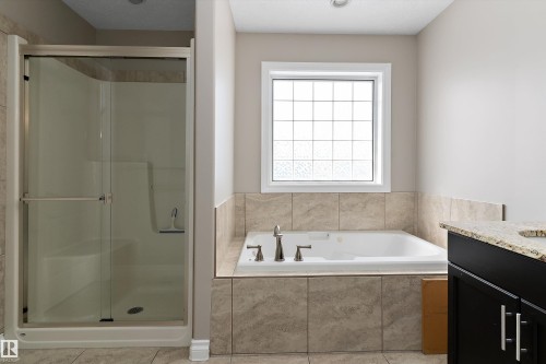 231 Greenfield Way, Fort Saskatchewan, AB - Indoor Photo Showing Bathroom