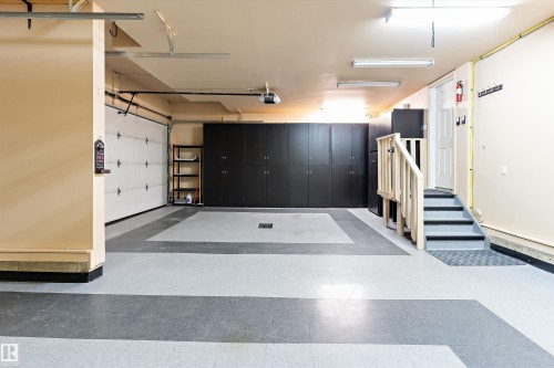231 Greenfield Way, Fort Saskatchewan, AB - Indoor Photo Showing Garage