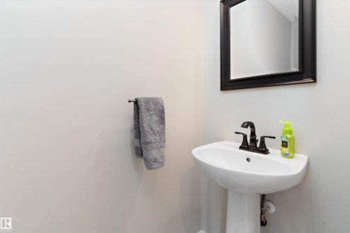 231 Greenfield Way, Fort Saskatchewan, AB - Indoor Photo Showing Bathroom