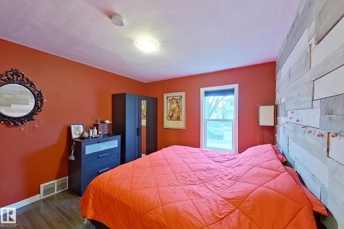 11612 130 Avenue, Edmonton, AB - Indoor Photo Showing Bedroom