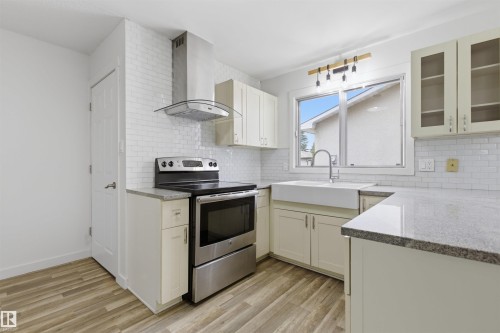 7604 142 Avenue, Edmonton, AB - Indoor Photo Showing Kitchen