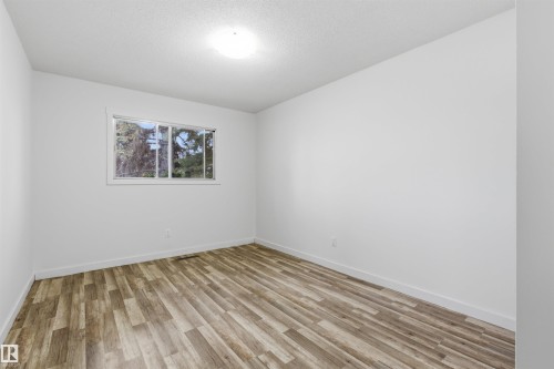 7604 142 Avenue, Edmonton, AB - Indoor Photo Showing Other Room