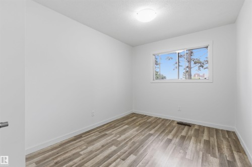 7604 142 Avenue, Edmonton, AB - Indoor Photo Showing Other Room