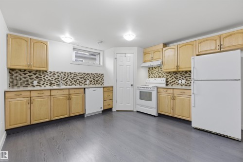 7604 142 Avenue, Edmonton, AB - Indoor Photo Showing Kitchen