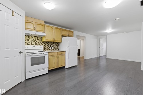 7604 142 Avenue, Edmonton, AB - Indoor Photo Showing Kitchen