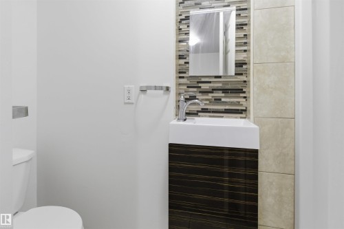 7604 142 Avenue, Edmonton, AB - Indoor Photo Showing Bathroom