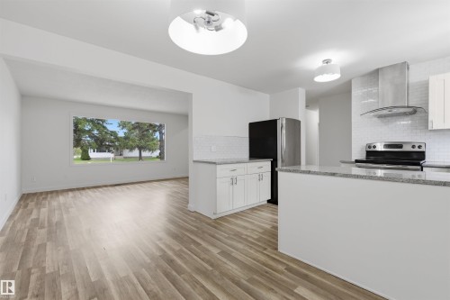 7604 142 Avenue, Edmonton, AB - Indoor Photo Showing Kitchen