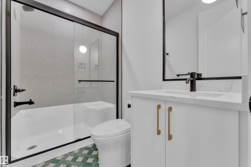 8441 Mayday Link Sw, Edmonton, AB - Indoor Photo Showing Bathroom